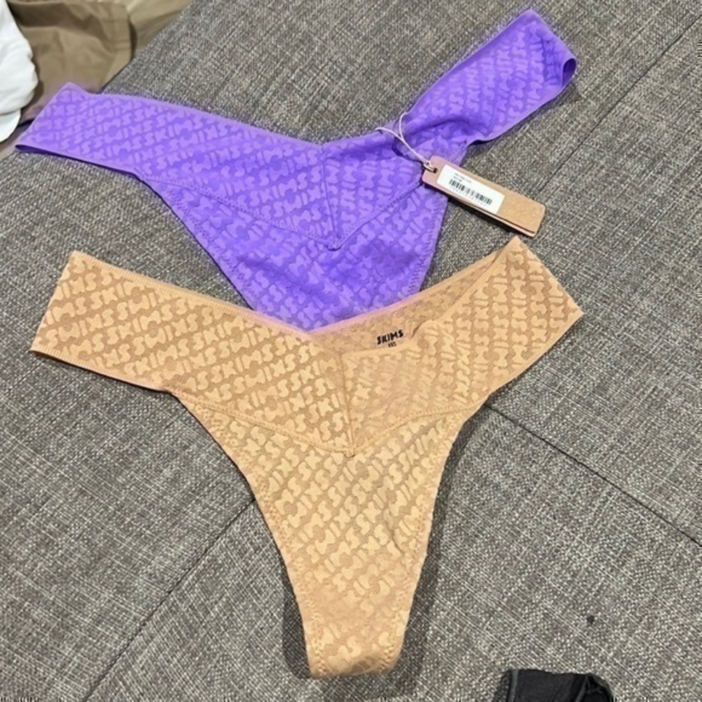 Skims Logo Mesh Thong - Picture 1 of 9